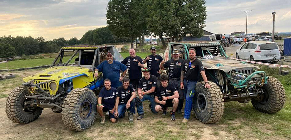 Crazy Germans Team vor Fuhrpark