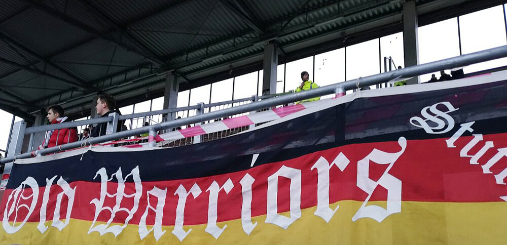 Deutschland Fan-Fahne mit "Old Warriors"