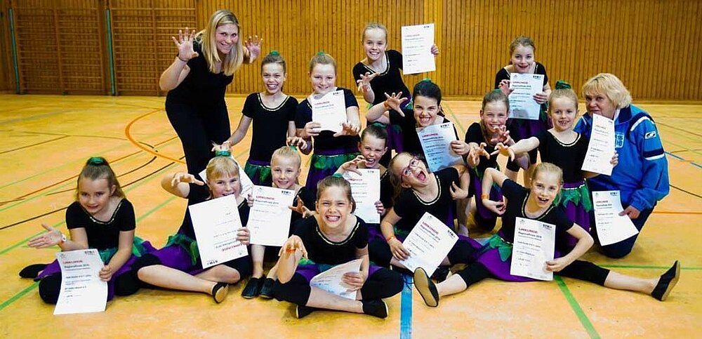 Happy Hoppers Gruppenbild mit Urkunde