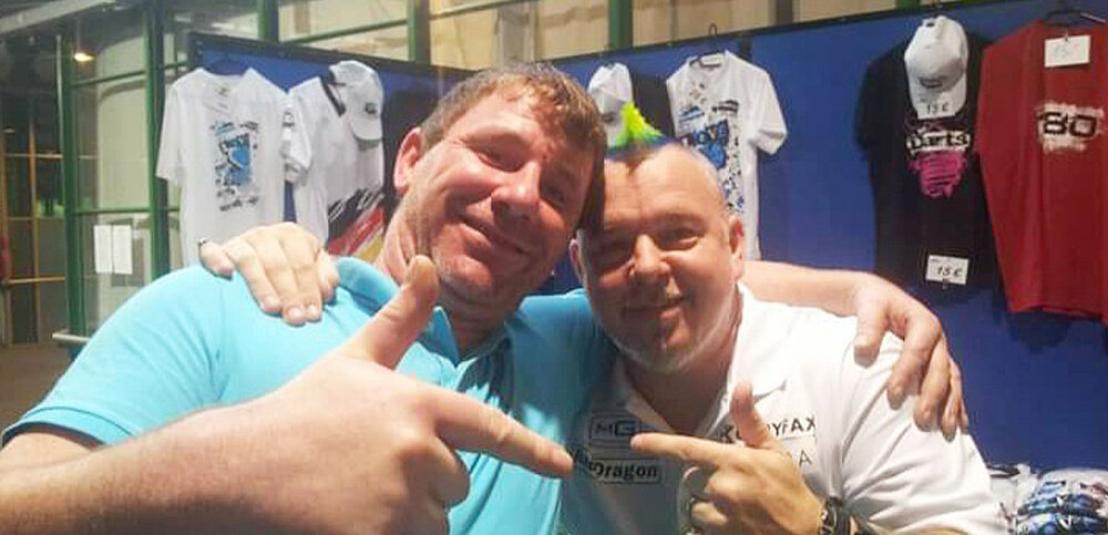 Fanfoto mit Dartspieler Snakebite